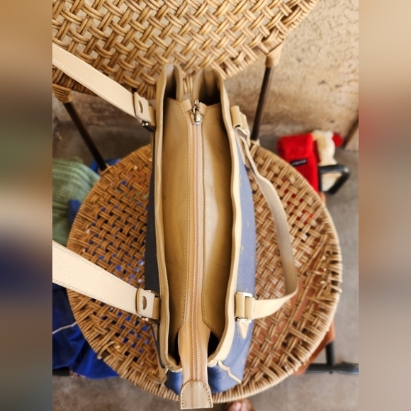 Petusco Genuine Leather Equestrian Pattern Made in Spain Handbag - Picture 3 of 12